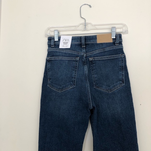 Zara High Waisted Dark Wash Warm Jeans // NWT - Picture 4 of 6